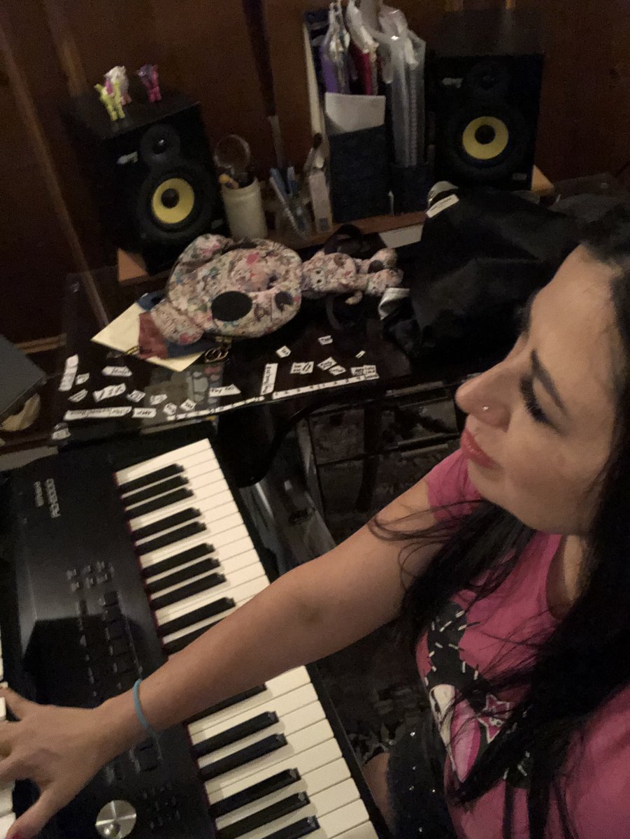 RachelZmusic's tweet photo. @RolandGroup messing around with #jdxa vocoder and #RD2000 for #Is2theFuture https://t.co/ayqlZzSqAP