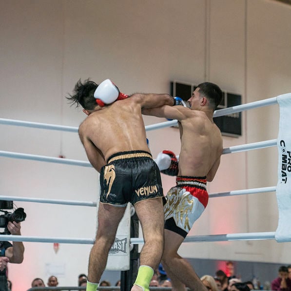 FightersRep's tweet photo. On April 27, we run it back! In this picture, @mattcruz559 and @alex_valdivia_4 holding NOTHING back.
#fightersrep #fightersrep6 #sealbeach #realbeach #losangeles #matchmaker #fighterswanted #standandbang #ikf #kickboxing #glory #strikers #striking #muaythai #k1 #boxing #mma https://t.co/0ZSaEMZsQR