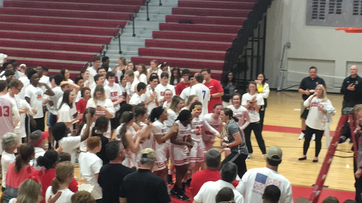 BishopKennyHS's tweet photo. State Bound!! What a game!! Congrats, Lady Crusaders! 🏀🎉🖤❤️🖤🎉🏀 #WEoverME #roadtostates #KennyPride https://t.co/wKRx1muajZ