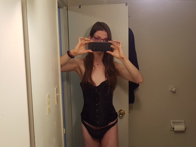 I wont ve on tonight have a good weekend all https://t.co/4XhD0MhLOi