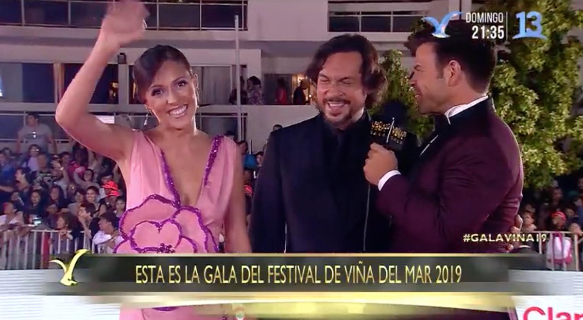 TekeToko11's tweet photo. Qué Tía de Kinder le habrá diseñado el vestido a la Mali
#GalaViña19 https://t.co/M3G4jwLzEC