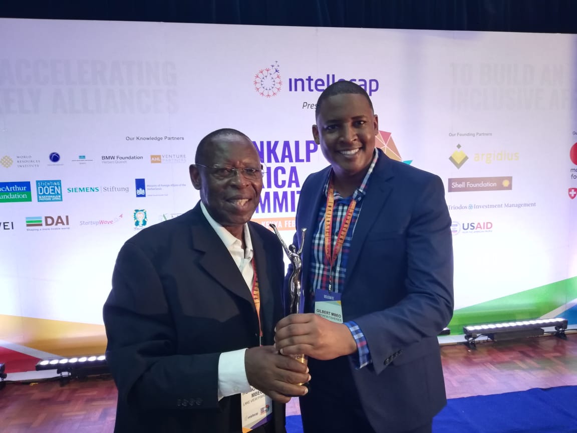 LakeViewFish's tweet image. Lakeview Fisheries directors receive Sankalp 2019 Enterprise award.. we are so humbled! #fatherandsonduo #proudlylocallyowned #verticallyintegrated #aquaculture