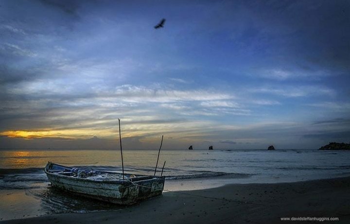 mccdtt's tweet photo. This picturesque Columbus Bay at twilight, simply amazing. Photography by: Steffan David Huggins
#Explore100 #exploretrinidad #noplastic #captionthis #keepitclean #RediscoverTrinidadandTobago #TrinidadWeekendAdventure @rmitchellsfe
@OPM_TT @ctotourism @newsgovtt https://t.co/dB3OKIi7Hc
