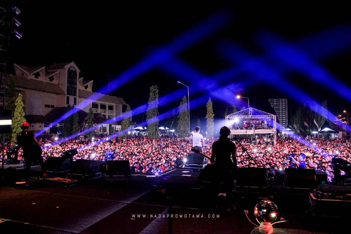 NadaPromotama's tweet photo. #throwback
@PilotzIndonesia at Apache Feel The Blackgold Concert
Kendal - 12 Agustus 2017
📷: @akhmaddody
#nadapromotama #apachefeeltheblackgoldconcert #eventapache #FeelTheBlackgoldConcert #Pilotz https://t.co/IrW3i2pwp9