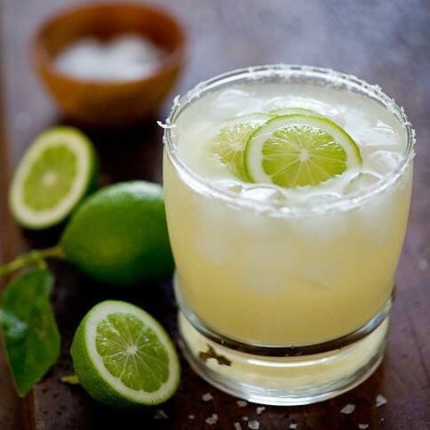 SERENDIPITY! It's both Friday AND National Margarita Day so raise a glass of frosty fun when tonight's Happy Hour from 5-6:30pm will feature frozen Margaritas for $7.
•
•
•
•
#tavernwithatwist #sfeats #castrodistrict #cocktails #mixology #eeeeeats #s… ift.tt/2GH5FbX