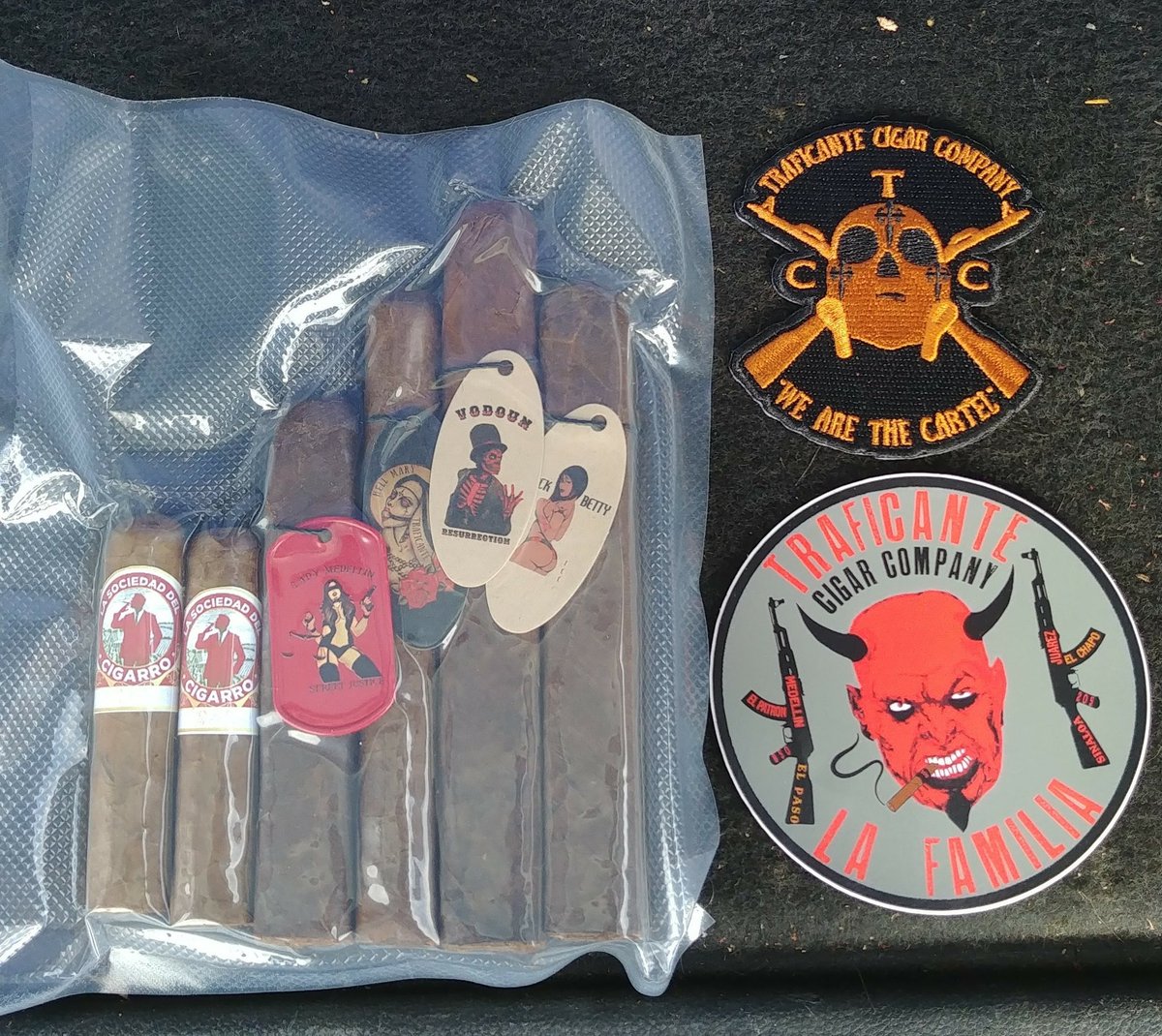 Mail call from #traficantecigars , I ordered 4 sticks, received 2 nubs ,sticker and patch as a bonus, nice surprise. Smoke a couple already. Great cigars,fast shipping, great service. I would definitely be buying there again. Anything from there is definitely worth trying.