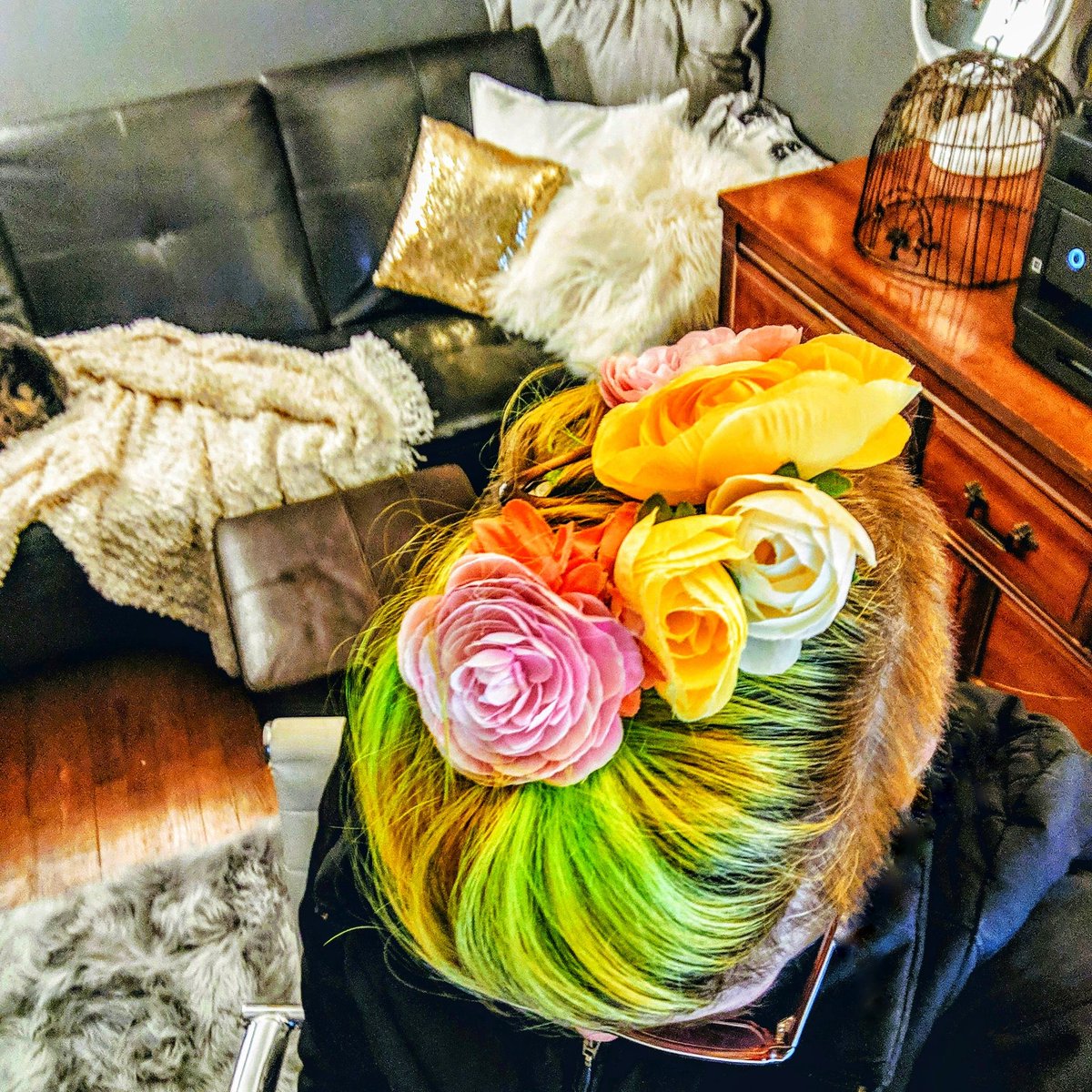 samofsorts's tweet photo. Is flowerhawk a thing? I feel like it should be. 💐 https://t.co/DQUoSlz7SP