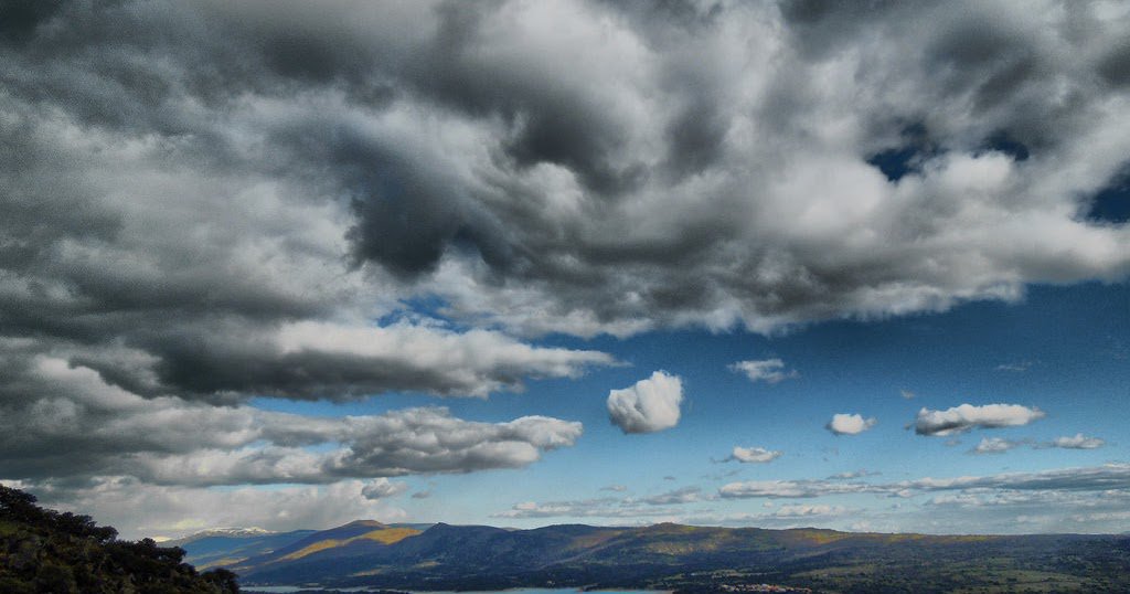 QueSignificaSC's tweet image. Que significa soñar con nubes negras: Soñar con nubes negras o soñar con un cielo negro puede ser un sueño muy común en personas que se sienten presionadas ante tantos problemas o compromisos, y su significado puede recaer ahí. Y ya que para este tipo de… dlvr.it/QzVNmw