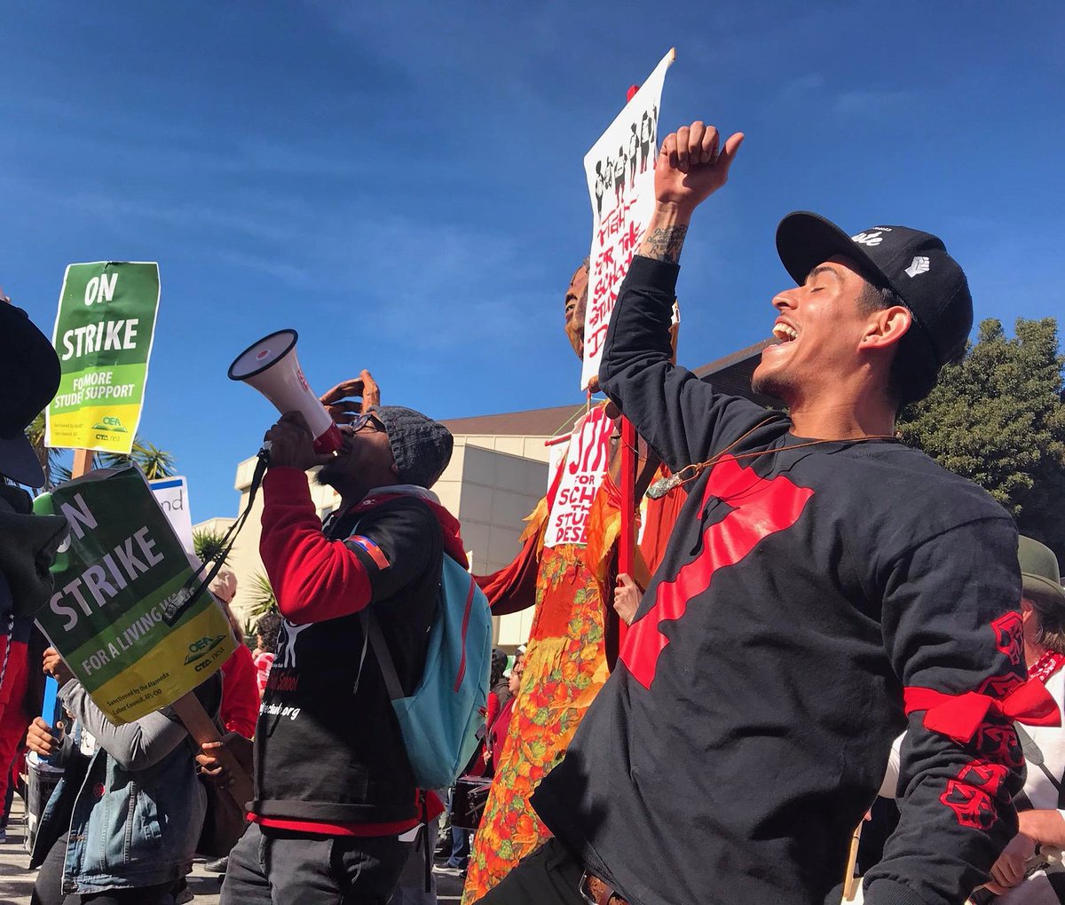 daviddecolonize's tweet image. #CastlemontOEA bringing the rhythm to an @OaklandEA #OUSDStrike near you 🕺🏾🗣❤

#Unite4OaklandKids