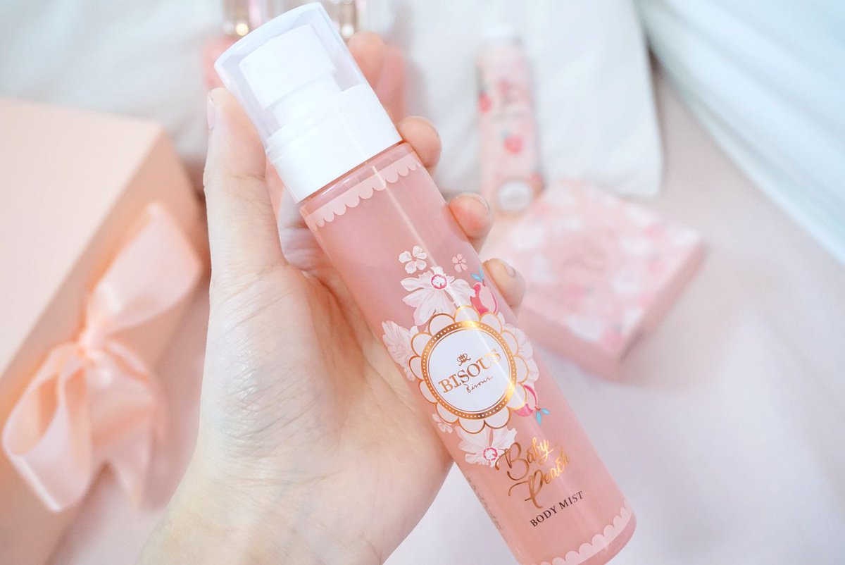 Hamkdy_'s tweet photo. ขนพีชทั้งสวนมาไว้ที่ตัวเรา! BISOUS Baby Peach 🍑 หอมพีชมากก เป็นหอมที่ไม่รุนแรง หอมอ่อนๆหวานๆละมุนๆ เป็นหอมที่น่าถนุถนอมมาก กลิ่นพีชแบบนี้ 10/10 ตัวหอมเหมือนเกิดมาจากลูกพีชเลย555555

มีทั้งครีมอาบน้ำ โลชั่น บอดี้มิสท์ แฮนด์ครีม สบู่(อันนี้หอมสุดดดด ;_;) 

#ไว้รีวิวห้ามขายของโว้ยย https://t.co/t4QYEU5b5H