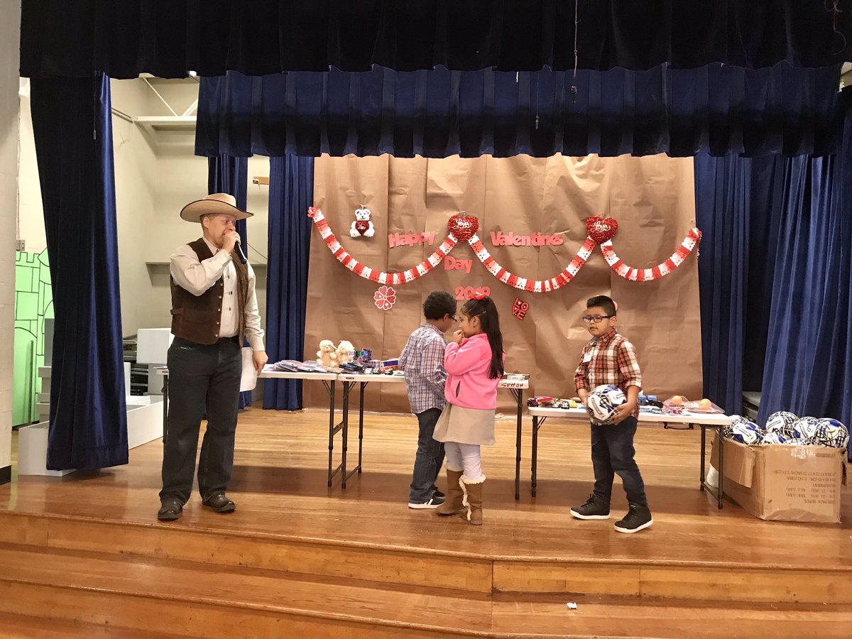 SuttonES_HISD's tweet image. Lots of excitement celebrating our Scholar’s perfect attendance and excellent conduct. #SuttonPride #GoingForGold #EveryDayCounts