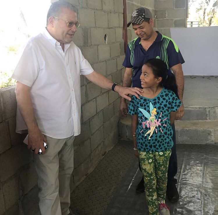 ManuelCohenS's tweet photo. Mi amiguita Keisy nos ha hecho coger un susto grande a sus padres y a mí. Gracias a Dios todo salió bien. Pronto comeremos ciruelas y Guayabas. https://t.co/Ka3Z1j9f6d