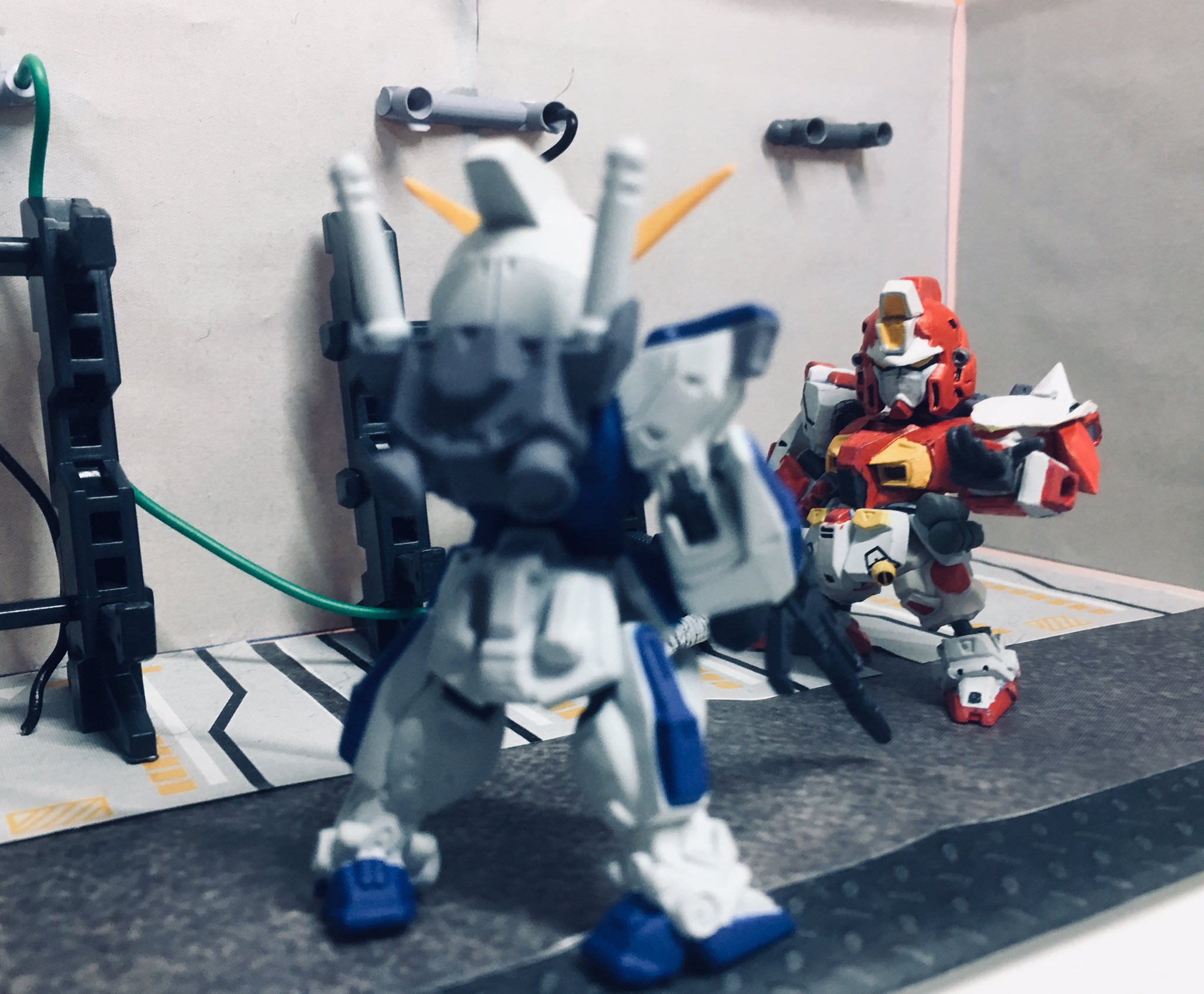 ガシャポンnerd 改造作品紹介no ガンダムf90 火星独立ジオン軍仕様 コンバージ ガンダムf90を 火星独立ジオン軍仕様に改造しました 敵に鹵獲または寝返った機体って 格好良さ3割増しなると思うんですが私だけですかね これがガンダム 悪魔の力