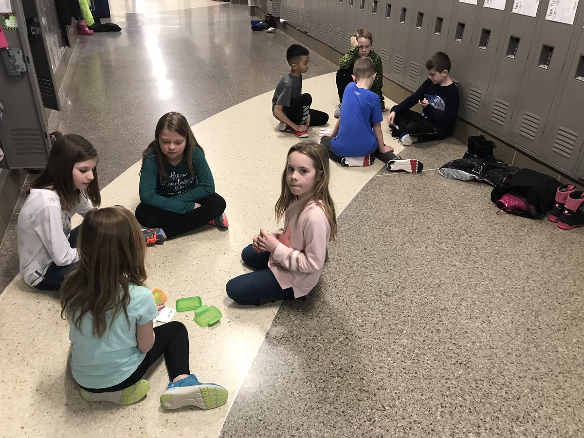 MrsStrain2's tweet photo. Today we played some games with our buddies! #togetherisbetter @Ms_Klein_ https://t.co/OSI5Wnu0mE