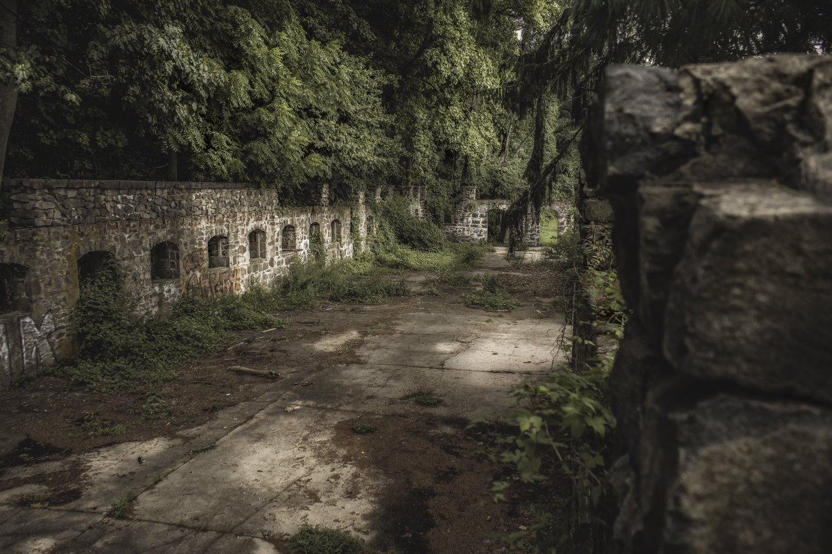 LasoAnimal's tweet photo. Ruinas

#ruinas #streetphotography #photography #ruins #happy #to #be #here #admire #art #photo #shades #sun #rays #light #smile #feliz #art #artist #hiking #nj #newjersey #lookout #woods #sony #sonya7ii #lasofocus #alltheoceanblues #ourstreetdays #englewood https://t.co/7K5FqFf2pu