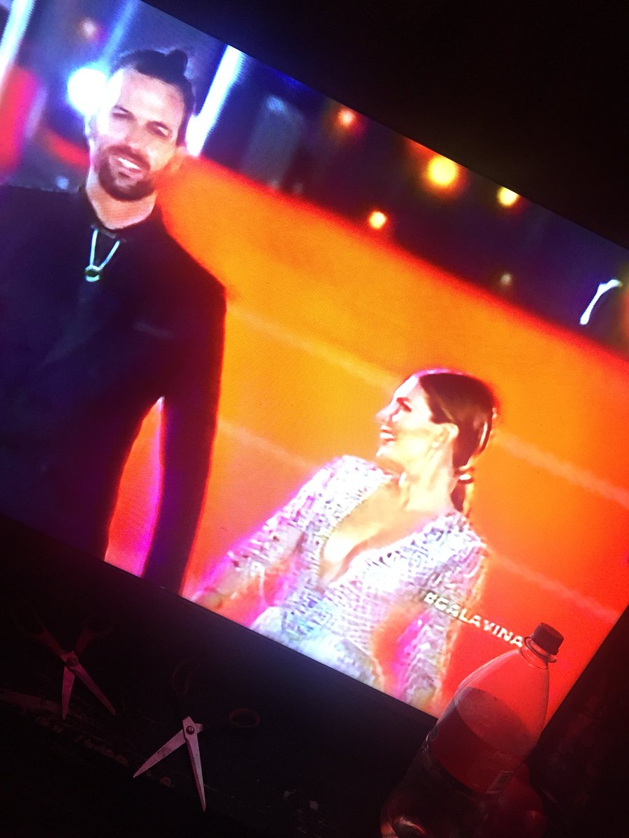 kattytaa_'s tweet photo. @EugenialemosOK  linda hermosa @matiaskosznik  #GaladeViña https://t.co/FGEU4fzDfd