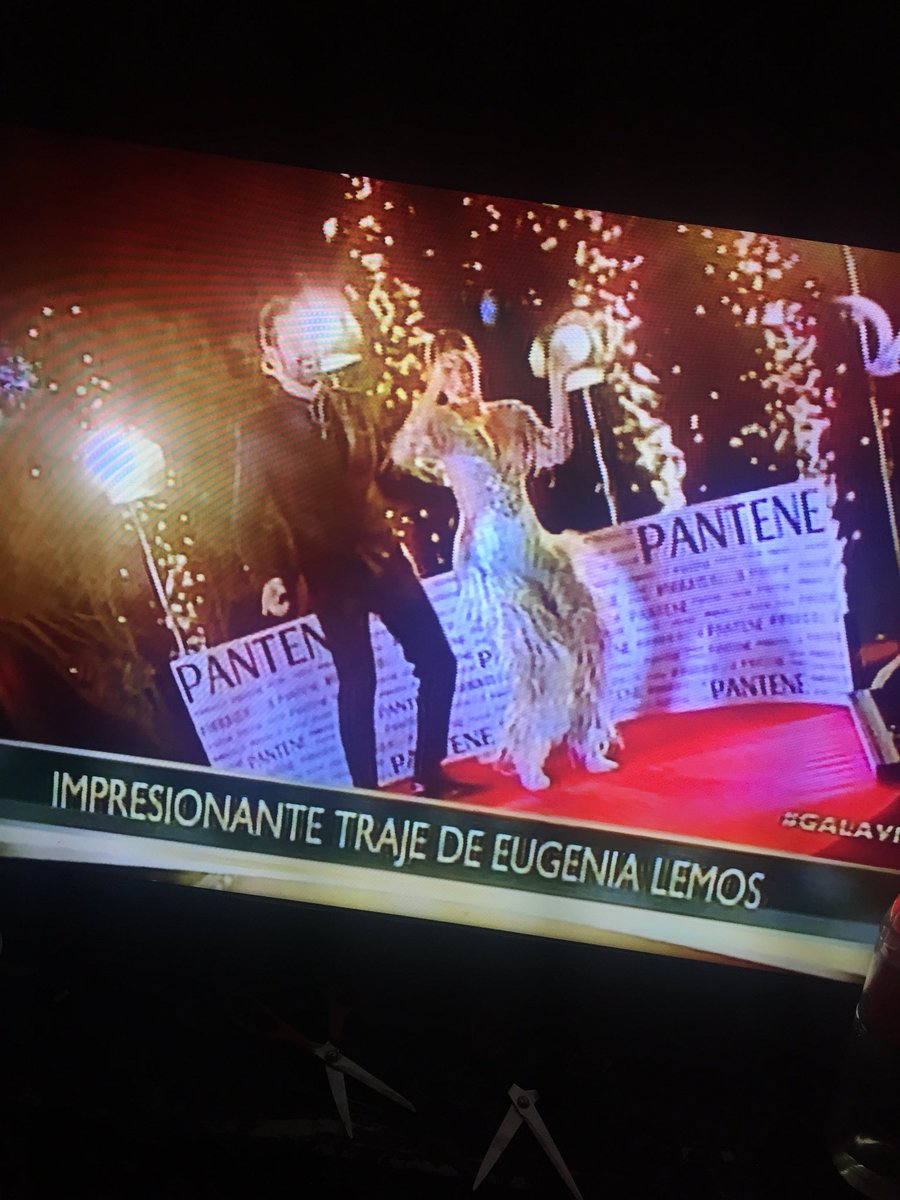 kattytaa_'s tweet photo. @EugenialemosOK  linda hermosa @matiaskosznik  #GaladeViña https://t.co/FGEU4fzDfd