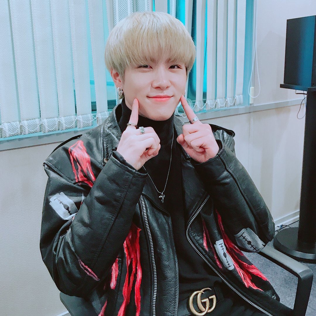 timetodonghan's tweet photo. ❤️180223 최화정의파워타임 인스타🖤 #jbj #김동한 #동한 
https://t.co/HnXLpZBFEU https://t.co/jXtxST6e78