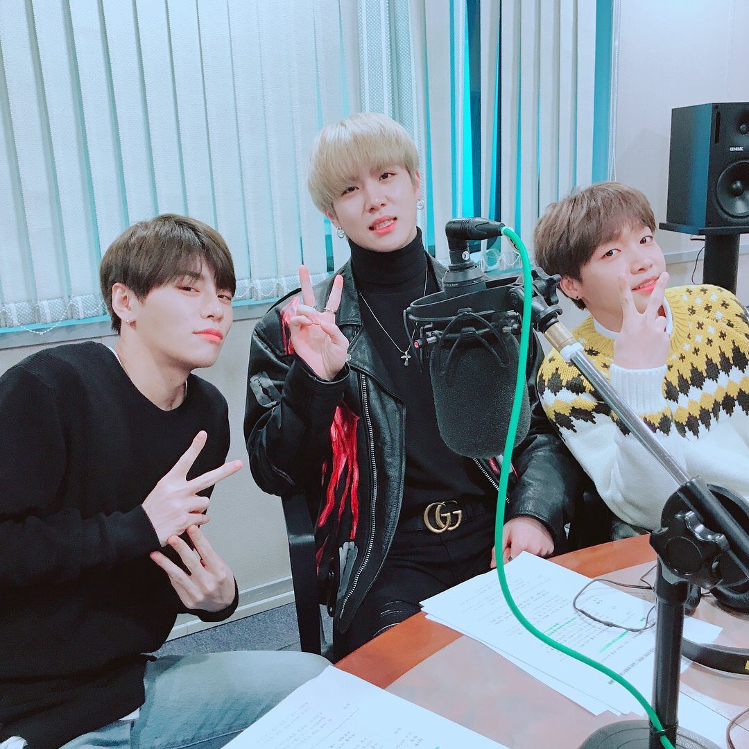 timetodonghan's tweet photo. ❤️180223 최화정의파워타임 인스타🖤 #jbj #김동한 #동한 
https://t.co/HnXLpZBFEU https://t.co/jXtxST6e78