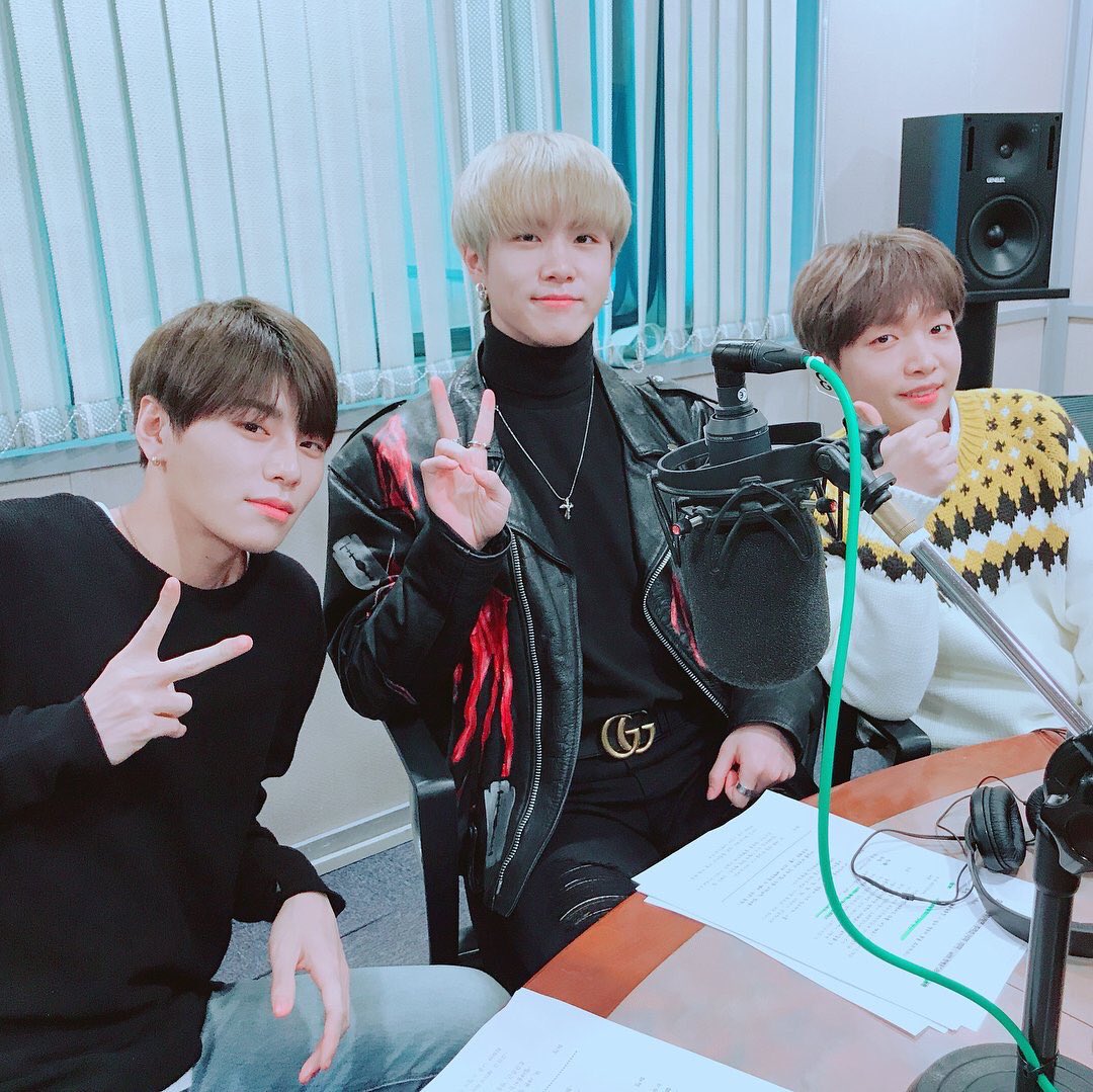 timetodonghan's tweet photo. ❤️180223 최화정의파워타임 인스타🖤 #jbj #김동한 #동한 
https://t.co/HnXLpZBFEU https://t.co/jXtxST6e78