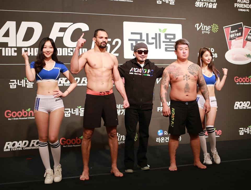 ROAD FC (로드FC) on Twitter: "Catch the high-flying Michel Pereira take on  slugger Kim Dae-Sung when the main card of ROAD FC 052 begins in 15  minutes! Live on @DAZN_USA !… https://t.co/xfUv1dBnNm"