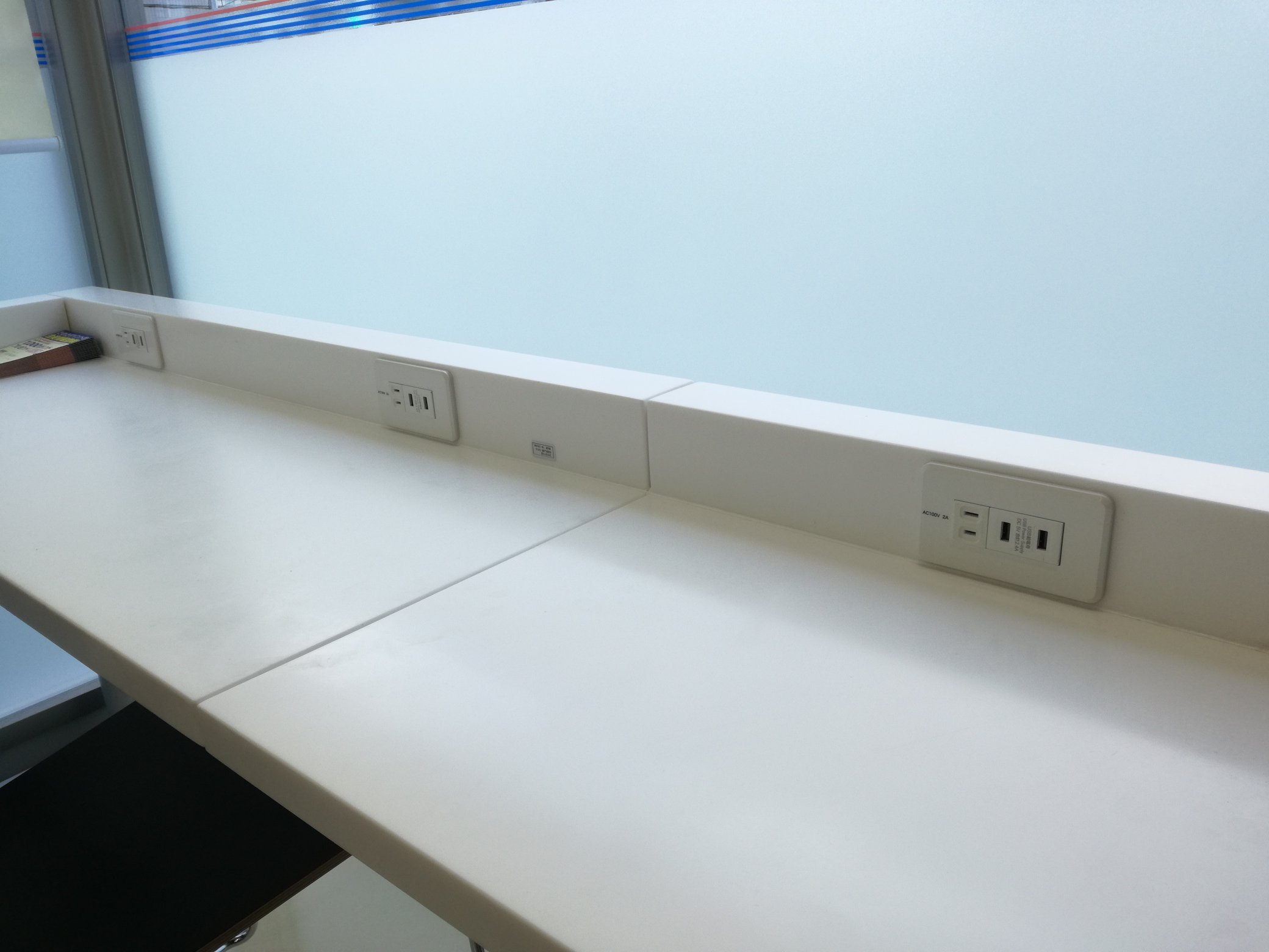 たぬやん 2 7にオープンしたローソン瀬谷警察署前店を初めて利用しました 三ツ境駅南口側 堀病院隣 厚木街道沿い 電源ありのイートイン席が8席もあり便利 オープンしたてだから綺麗な店内 仕事で時々 三ツ境に来ますので また利用したいです
