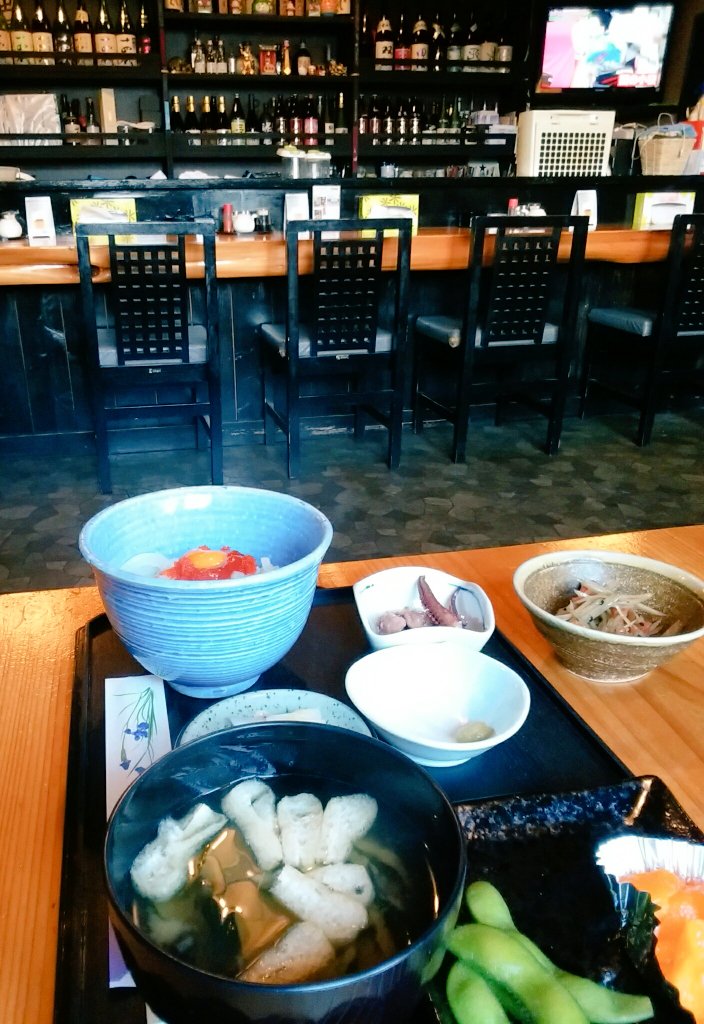 カナへーナ 居酒屋ランチ 八戸市新湊 いち葉 いちば お膳のほかにさらに小鉢が1 2個つくすごいボリュームs 昼飲みなし ランチ月 土曜 日曜定休