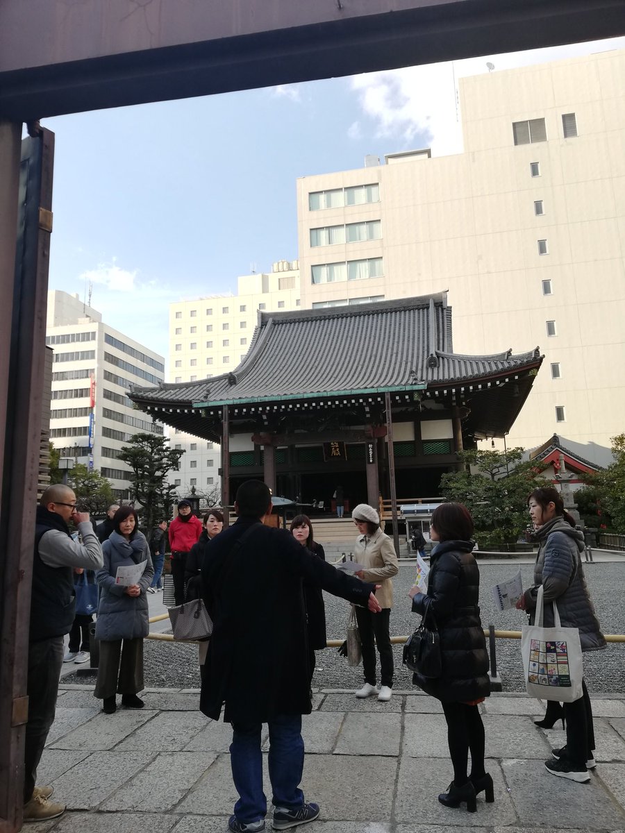 daishinsei's tweet photo. 本日より太融寺さんの北側と西側の壁に『まもり本尊まつり』告知の幕を掲示させて頂きます。

お手伝いのボランティアさん��の打合せも同時開催しました。
法被姿でお手伝いしてもらいます。、お困りの際はお気軽にお声掛け下さい。

#まもり本尊まつり #まもり本尊 #亥年 #大般若 #お坊さん #３月２日 https://t.co/4CWsOHdhVt