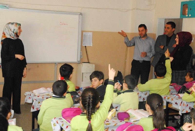 Beslenme dostu okul projesi kapsamında Özel Hayat Hastanesinden diyetisyenimiz öğrencilerimizle buluştu. Beslenme dostu okul projesi kapsamında yapılan etkinliğimizden kareler