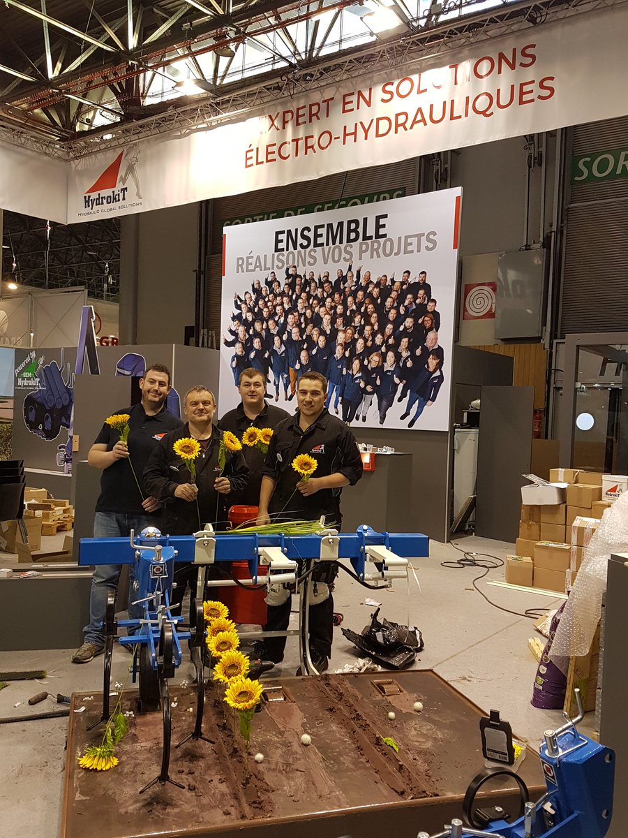 PRampini's tweet image. Dites le avec des fleurs!
les boys en préparation sur le stand #Hydrokit #Sima
A fond et on accélère ! 
Hall 3F023.
venez voir nos innovations!