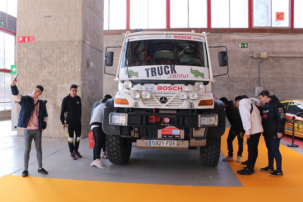 autoracingmad's tweet photo. En cuestión de unos minutos abrimos puertas. Te esperamos en #AutoRacingMAD. Recuerda que hoy es el motorshow https://t.co/FaSlBUDBJG https://t.co/FSnuQ0XYzU