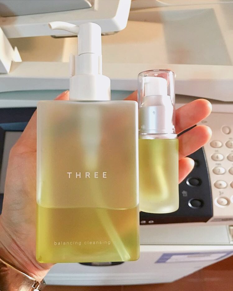 iriskoreastore's tweet photo. แบ่งขาย🥑💛 สำหรับคนอยากลองก่อนแต่งบไม่ถึงง Three balancing cleansing oil 
ㅡ 290 THB (20ml) แท้100000%

เป็นoilล้างเครื่องสำอาง #บตบก ใช้เยอะมากรีวิวเพียบบ ล้างคสอออกหมด หน้าไม่แห้ง 
ขวดเต็มราคา ~2000THB

#คสอพร้อมส่ง #สกินแคร์พร้อมส่ง #Three https://t.co/qbZP36bMq7