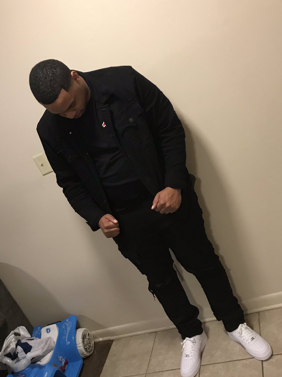 AobScottie's tweet photo. Walk In The Party Take Ova The Party Yea I’m The 💩 Nigga ‼️🤝📸 https://t.co/FTcpvGGx5a