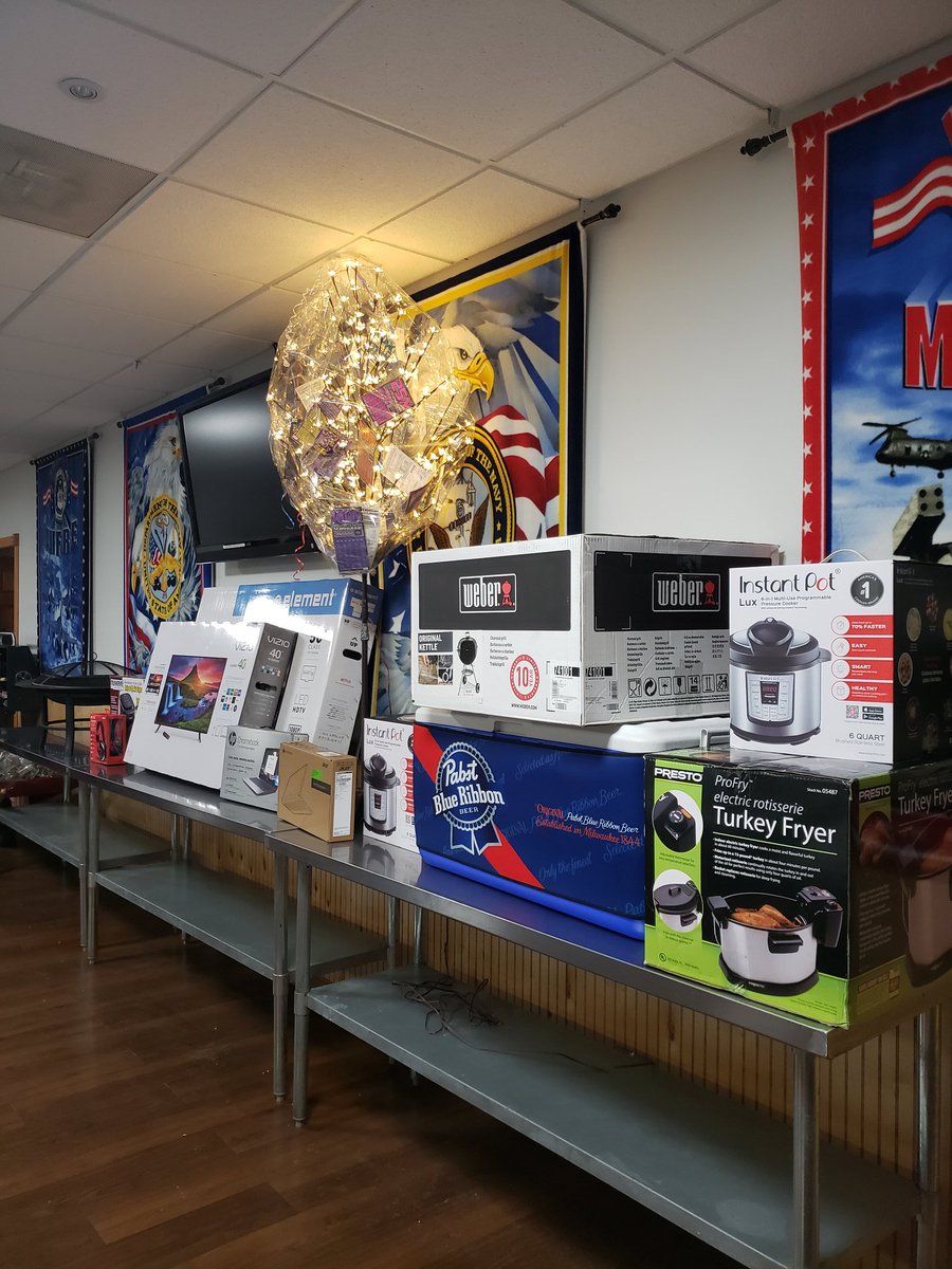 DebbiePohlmann's tweet image. Lockport American Legion tomorrow! Over 60 raffle baskets. Hotel stays to Ice Capade tickets. Large items are pic card prizes. In for $10 which includes food. Bingo is $20 to play and Texas Hold'em buy in is $50. There are also door prizes. Doors open at 4. Games start at 6.