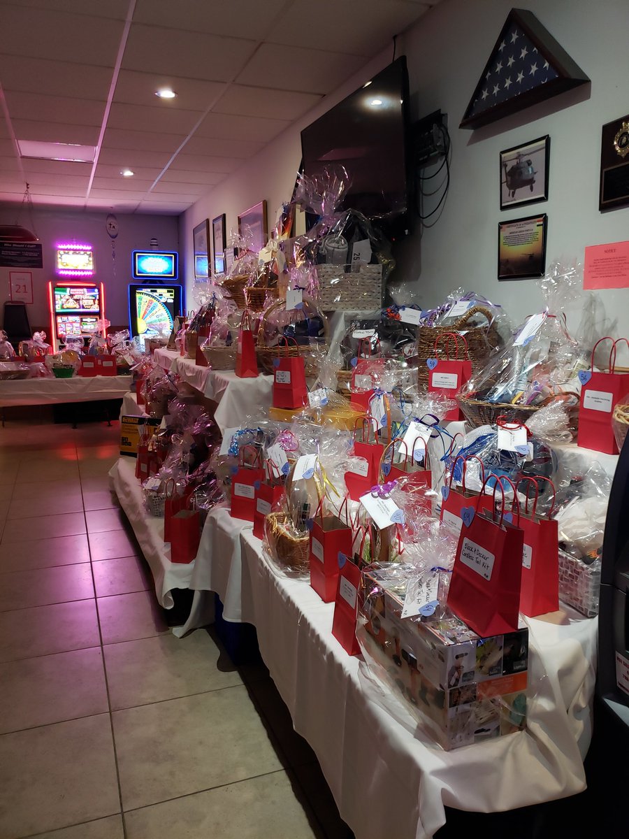 DebbiePohlmann's tweet image. Lockport American Legion tomorrow! Over 60 raffle baskets. Hotel stays to Ice Capade tickets. Large items are pic card prizes. In for $10 which includes food. Bingo is $20 to play and Texas Hold'em buy in is $50. There are also door prizes. Doors open at 4. Games start at 6.