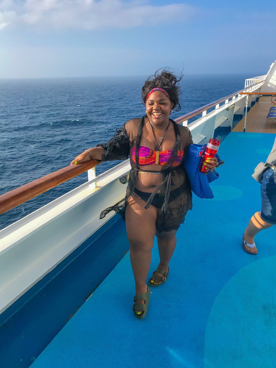 brittniocean's tweet photo. who y'all thought took this picture? lol๐คช๐คช๐คช #boatbooty https://t.co/2HSLargGVq