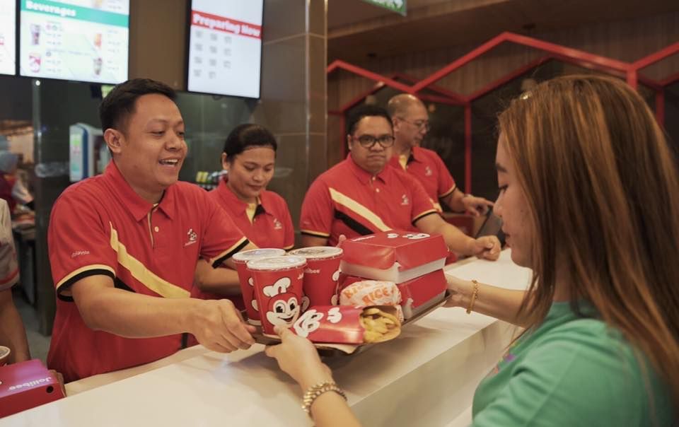 zurairi's tweet photo. Joy to Malaysia with @Jollibee's 100 outlets coming soon https://t.co/yYP1QLAfVg

The outlet here has adapted its menu to be pork-free and is in the process of obtaining the Malaysian halal certificate. https://t.co/ltCiZqS6I0