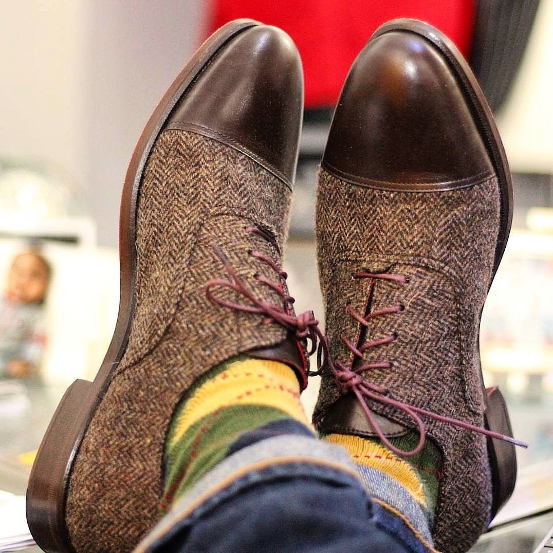 Bespokutureshoe's tweet photo. Rocking a weekend casual look tomorrow? Then go ahead and sport your box calf leather &amp; Tweed Oxfords. If you don't have a pair, no worries.. We can help you design your very own!

#bespokuture #oxfords #customshoes #dapper #footwear #dapperman #shoesaddict #bespoke #leathershoes https://t.co/ZgowOjqT8z