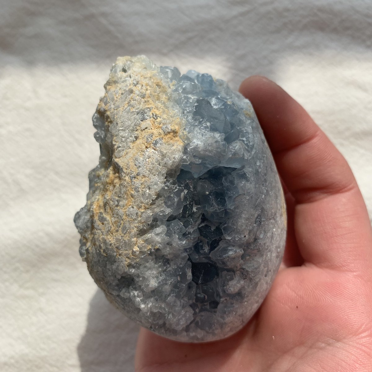 rockeastgem's tweet photo. On sale：Natural Celestite Geode 
Size:75*54*47mm 352g
💰：22usd shipped

#celestite #celestitegeode #celestitecluster #celestitecrystal 
#crystalgeode #crystalgeodes #peaceloveandcrystals #vibrationalhealing #crystalvibration #spiritcrystal #crystalspirit https://t.co/CWGKsFkEeu