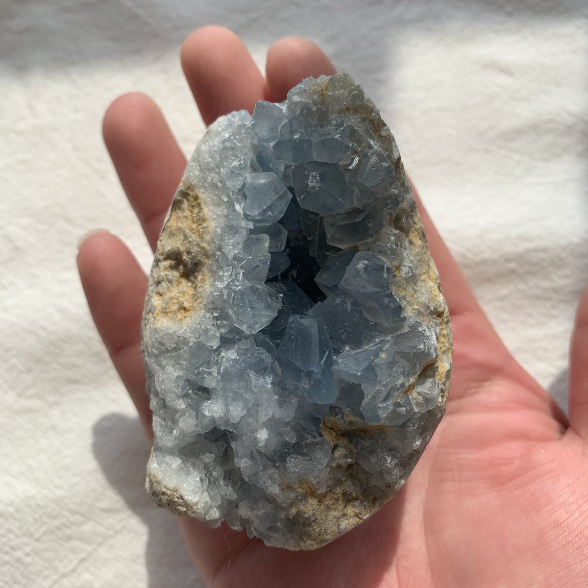 rockeastgem's tweet photo. On sale：Natural Celestite Geode 
Size:75*54*47mm 352g
💰：22usd shipped

#celestite #celestitegeode #celestitecluster #celestitecrystal 
#crystalgeode #crystalgeodes #peaceloveandcrystals #vibrationalhealing #crystalvibration #spiritcrystal #crystalspirit https://t.co/CWGKsFkEeu