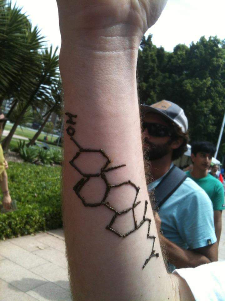 BrownLabUNSW's tweet image. Seven years ago one of us got a cool #cholesterol tattoo during @UNSW O-Week.

Luckily it’s washed off by now...

But can you guess who owns this arm?

@UNSWScience #truecommitment