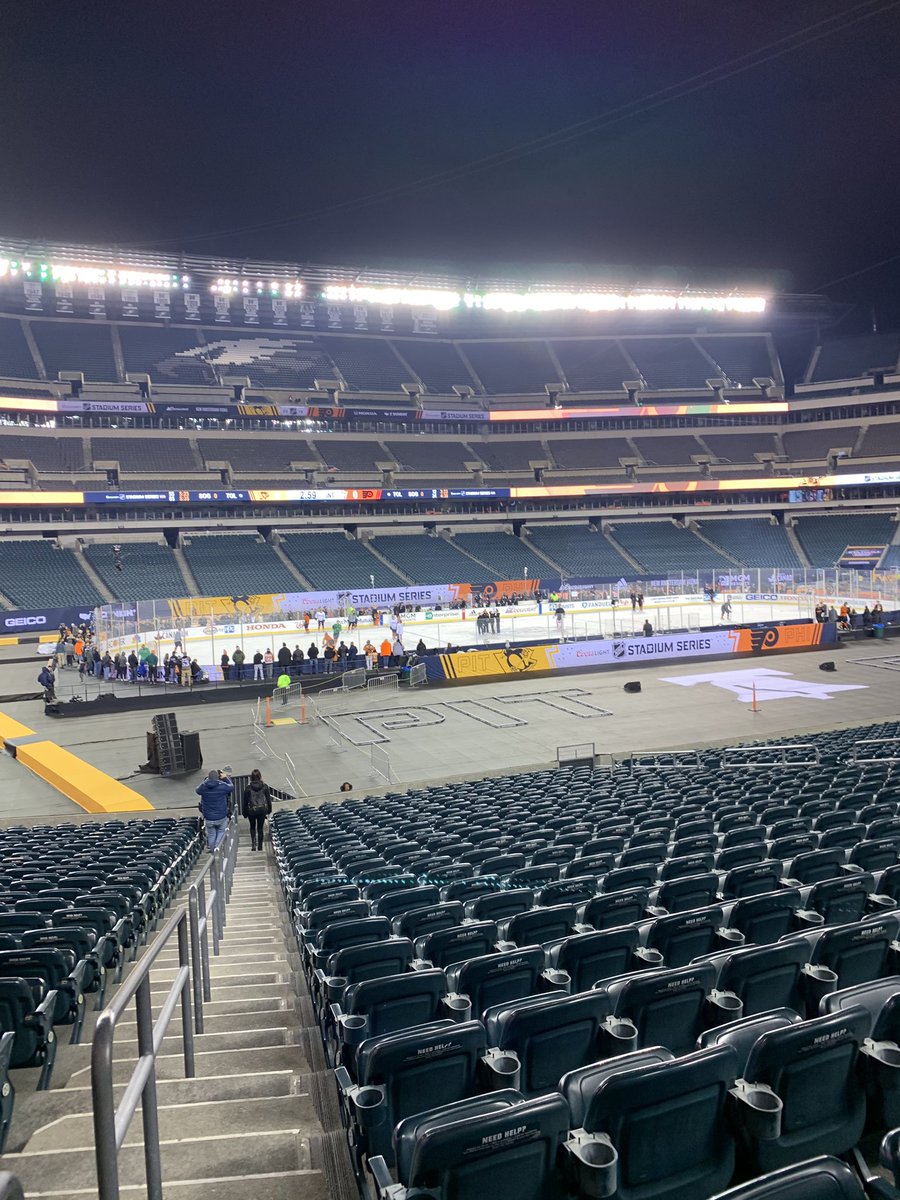 New team who dis?!🧡🖤@ctalbot33 #camtalbot #StadiumSeries #philly #flyersfans #outdoorgame #newadventures