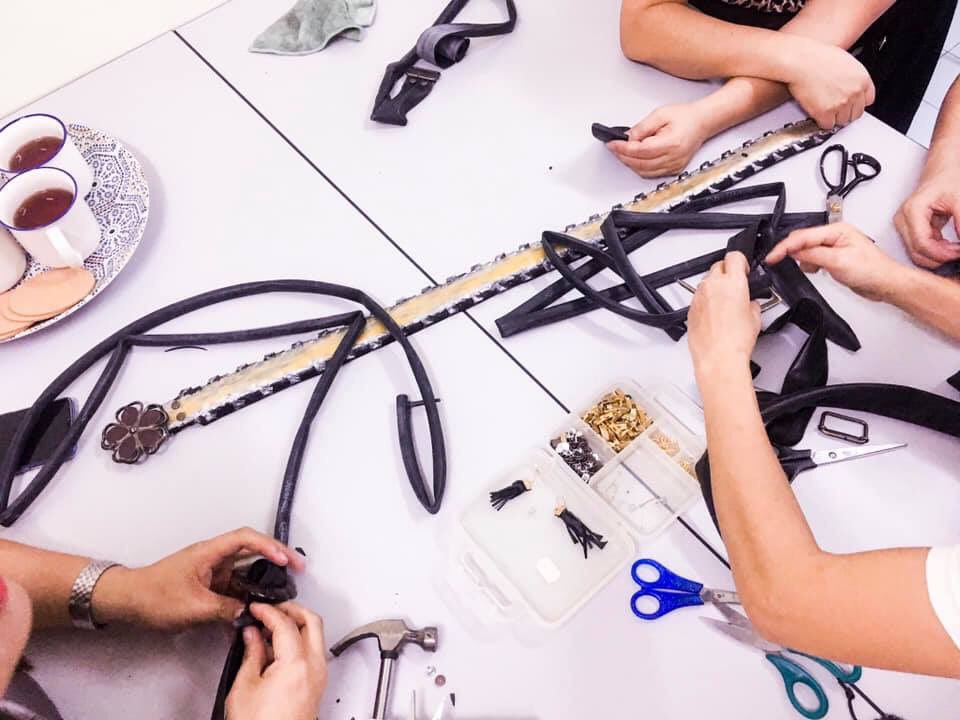 There’s a lot of upcycle workshop. Bentarakata salah satu pusat komuniti yang selalu buat upcycle workshop. Kita boleh belajar bertukang dan membaikpulih atau menukar barangan yang tidak dipakai kepada sesuatu yang boleh dipakai.