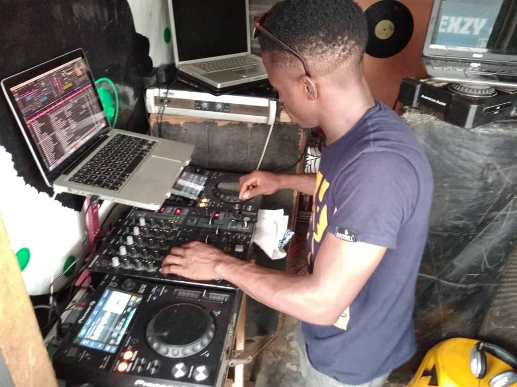 DjOscar_P's tweet photo. New Mix dropping soon drop the  song you want to be in da mix #djOscarP https://t.co/mfvkxzi4f1