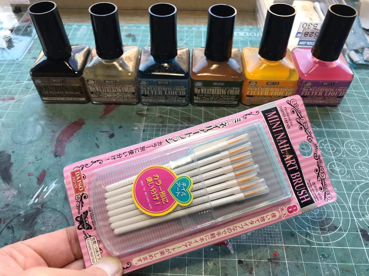 ミヤケ模型 店主カズ クレオスさんのtwitterでも話題になってたダイソーのネイル用使い捨て筆を購入してみました 筆先まで約45mmでカットしてセンターに2mmの穴を開けます それでクレオスmr ウェザリングカラーの蓋に差し込むだけでぴったりと装着でき