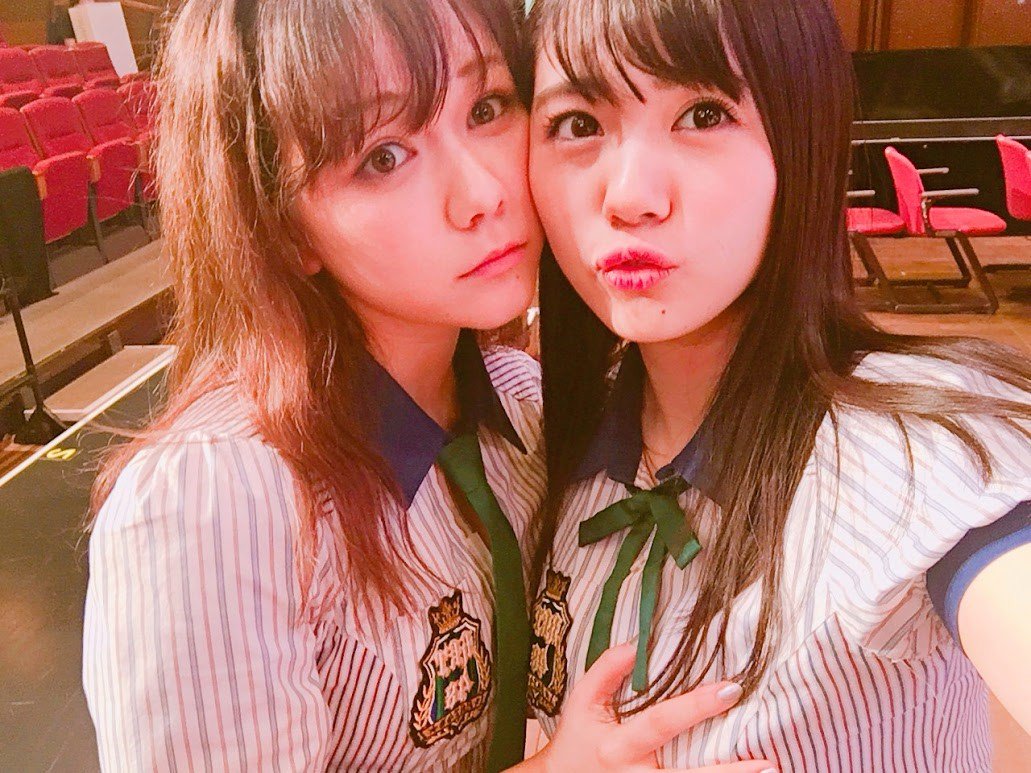 村重応援会 on X: 村重杏奈トリビア＃40：NMB48にいる間、他のメンバーの胸に触れる動作を開始しました。 最も一般的なターゲットは田中優香でした。  田中優香はもっとも最大おっぱいHKT48メンバーでした。 一緒に撮ったほとんどの写真、胸に触れていました。 田中優香は ...