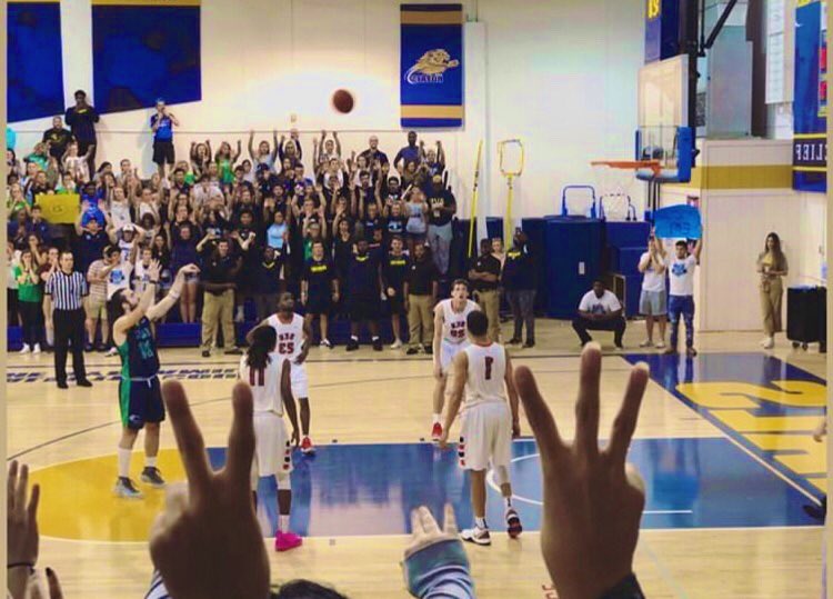 Lydia_White13's tweet photo. So proud of our men’s team tonight, you killed it out there! Em, you brought the energy and we brought your voice. #EA23 ❤️👼 https://t.co/jPGCdeaJVI