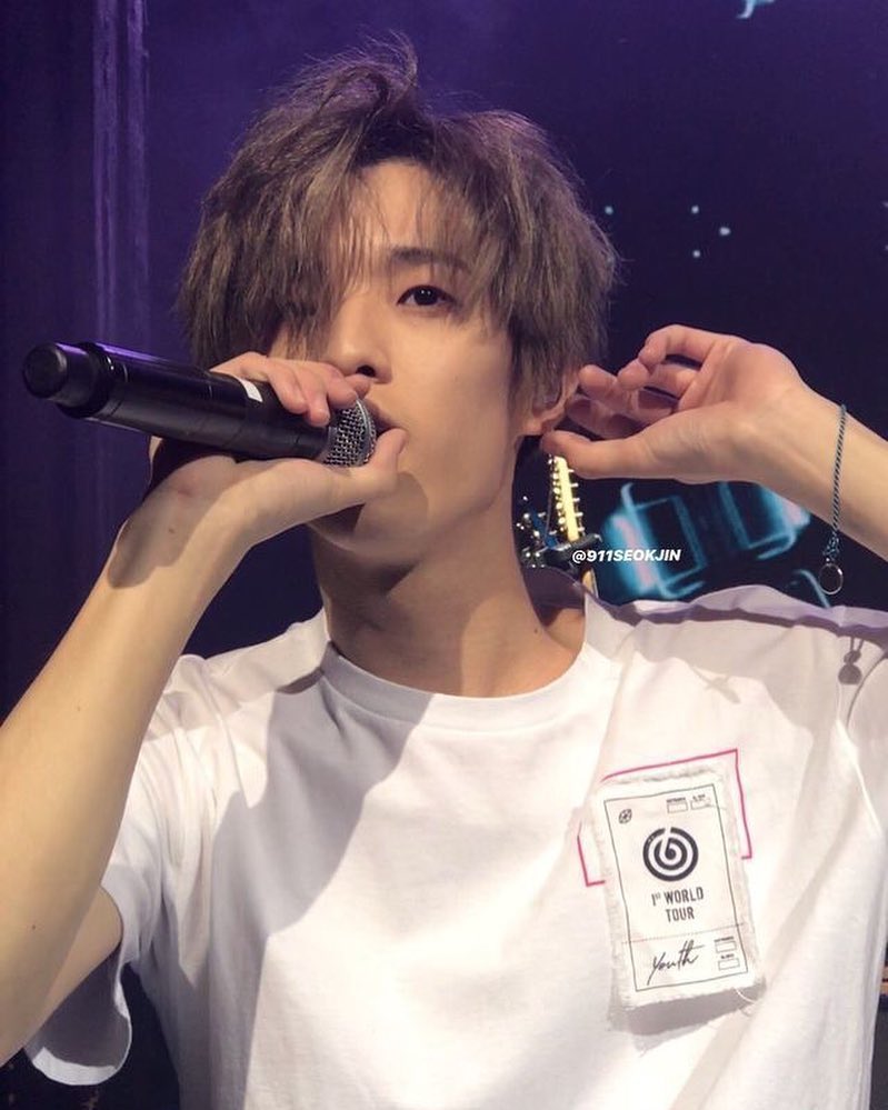 simonlachlan's tweet image. [ Twitter update; silachlan ]

Finally, gonna be on stage again. #SoundChecking #Awww #TheStageIsHuuugeLikeHuuugeWithLotsofU