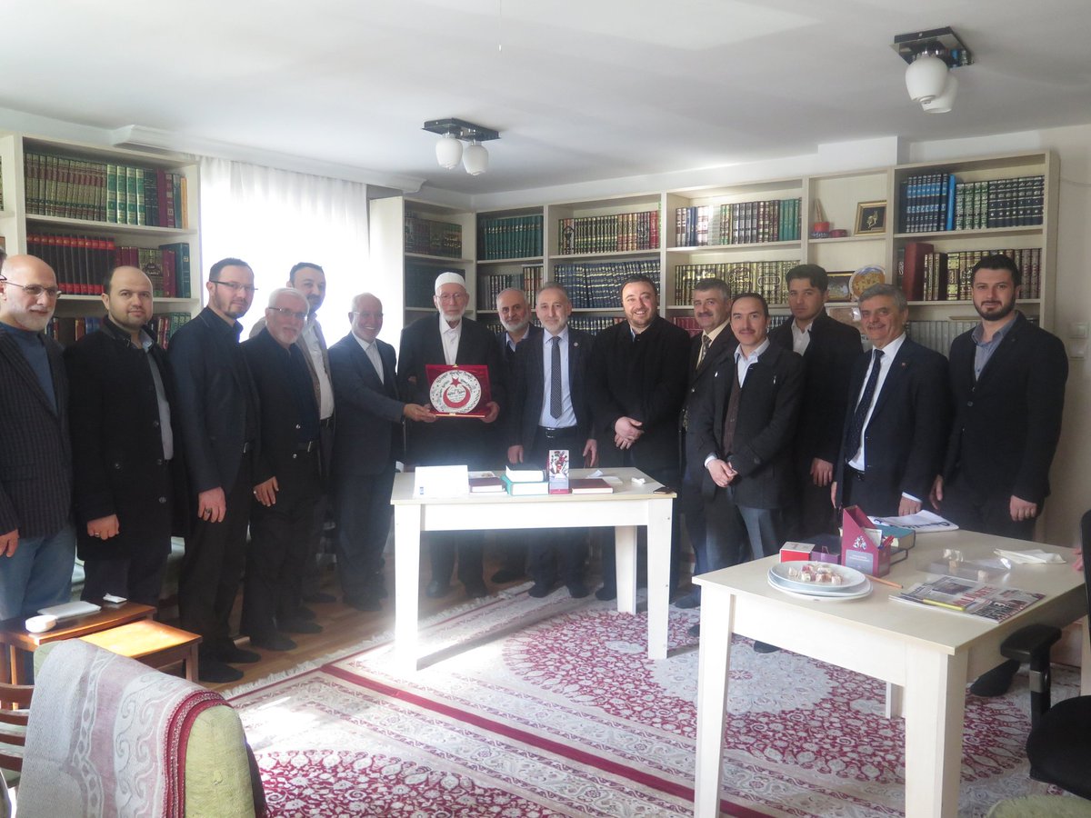 ehadgm's tweet photo. Her yıl Receb-i Şerif'in ilk haftasında kutladığımız #Dünya #HafızlarHaftası teması #KuranaAdanmışÖmürler olarak belirlendi.
Bu bağlamda D.İ.B eski başkanlarından #Hafız Lütfi DOĞAN Hocamızı ziyaret ettik. Sohbetinden istifade ederek duasını aldık. @DIBAliErbas @musayildiz #Ehad https://t.co/EWpyvw0wVe
