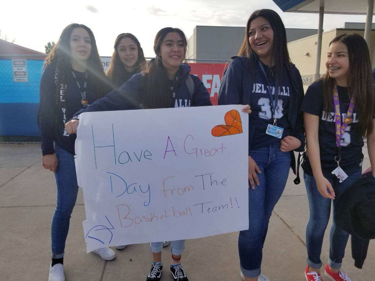 PeralesIda's tweet photo. Service excellence! β€οΈ our students! #POWERHOUSE #THEDISRICT #OFOD #DelVMS https://t.co/Uz1rdIuuJD